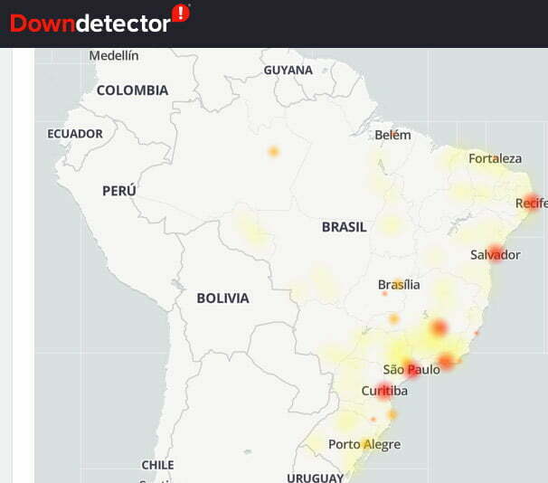 Pontos em laranja ou avermelhados mostram grau de intensidade das reclamações dos usuários por região. Imagem DownDetector.