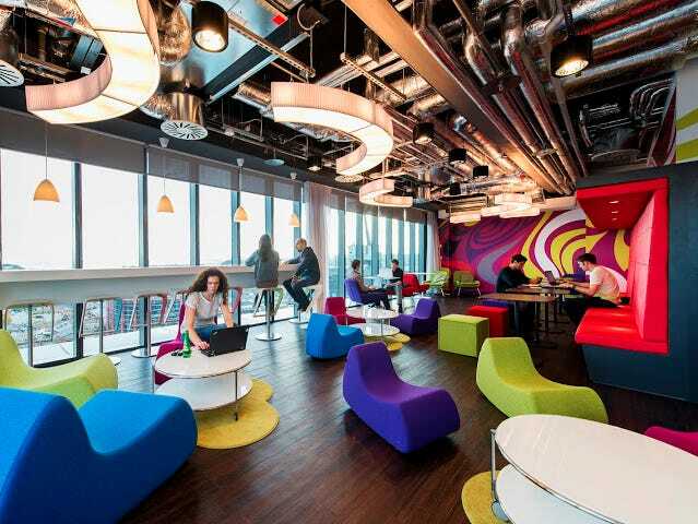 Os coloridos escritórios de Dublin têm muito espaço para os funcionários relaxarem e trabalharem. | Peter Würmli, Camenzind Evolution