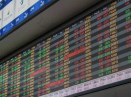 Ibovespa atinge 136 mil pontos e bate recorde histórico