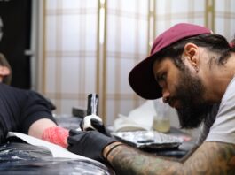 Brasileiro vence diversos prêmios de tatuagem na Flórida