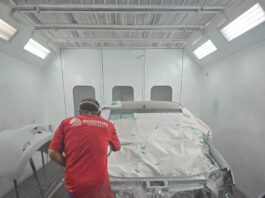 Ambiente controlado garante qualidade na pintura automotiva