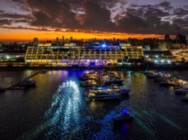 Novotel Recife Marina tem iluminação integrada à paisagem