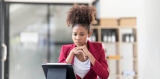 Escolha entre propostas de emprego envolve mais que salário