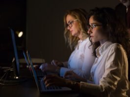 Mulheres na tecnologia: evolução supera a de homens em 1,5%