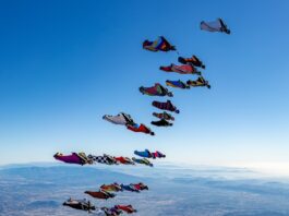 Atletas brasileiros batem recorde mundial de wingsuit