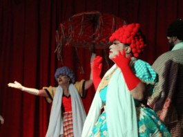 Espetáculo teatral celebra a tradição da Festa de Trindade