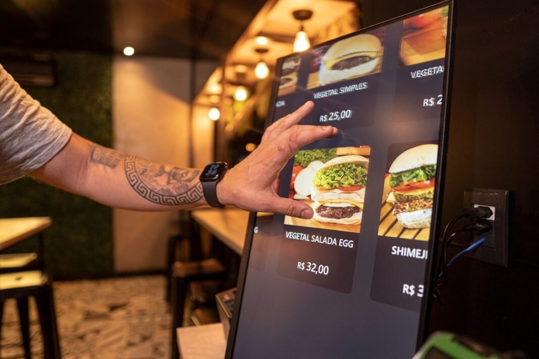 Autoatendimento da Consumer atinge 800 instalações no 1º ano Autoatendimento da Consumer atinge 800 instalações no 1º ano