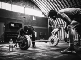 Kipping Handstand Push-ups colocam a saúde cervical em risco