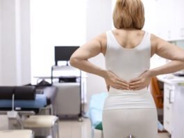 Escoliose degenerativa pode atingir mulheres após menopausa