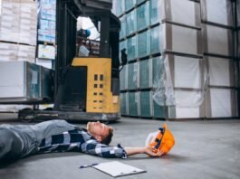 Brasil tem mais de 200 acidentes de trabalho ao dia por impactos contra pessoas