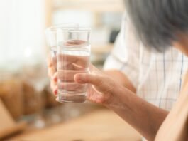 Especialista alerta sobre riscos de desidratação em idosos