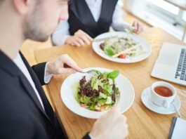 Alimentação corporativa ganha papel estratégico em 2026