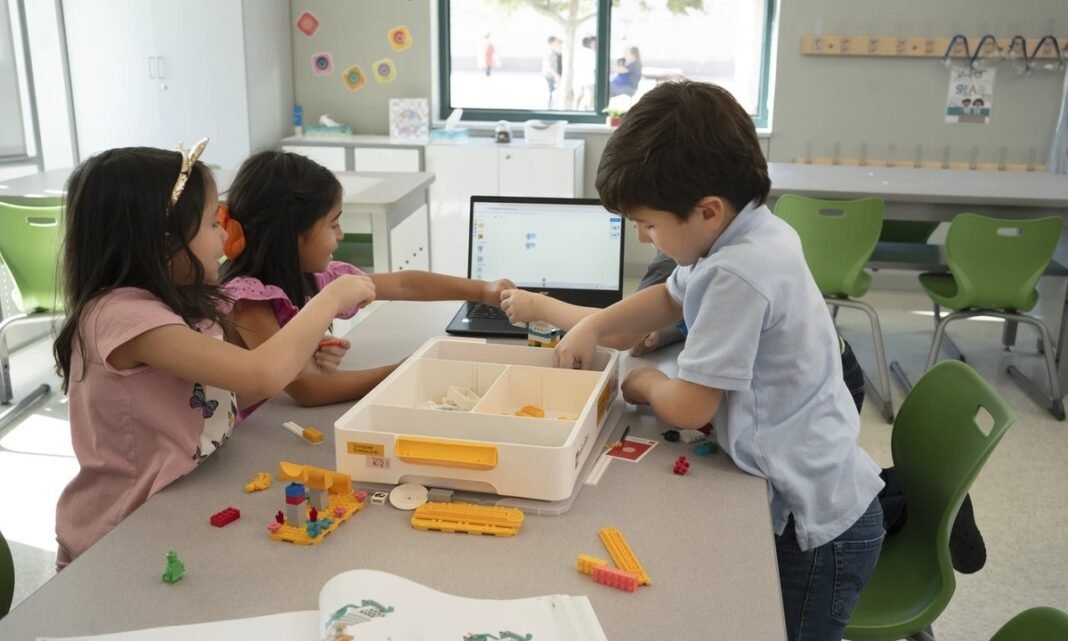 LEGO® Education amplia ensino de computação e IA nas escolas LEGO® Education amplia ensino de computação e IA nas escolas