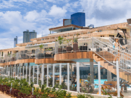 Esmeralda Praia Hotel inaugura deck suspenso em Ponta Negra