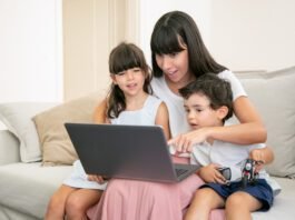 Assistentes virtuais ampliam cuidado infantil com tecnologia