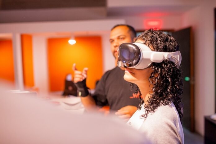 Vozes Futuras capacita mil jovens em habilidades digitais