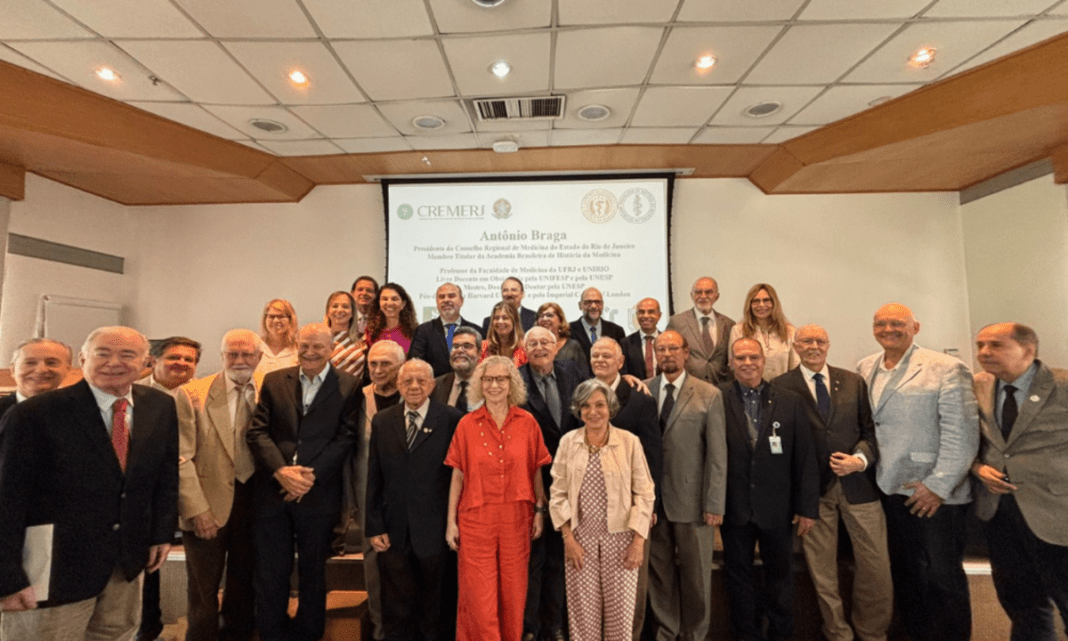 AMRJ admite novos acadêmicos em Assembleia Extraordinária AMRJ admite novos acadêmicos em Assembleia Extraordinária