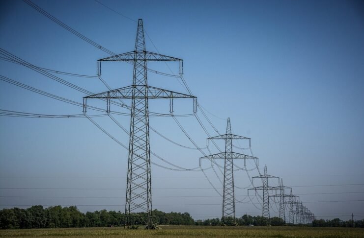 Setor elétrico busca equilibrar oferta solar e pico de carga