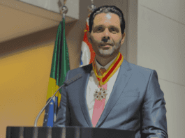 Empresário do setor automotivo é condecorado