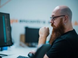 IA executa tarefas e reposiciona papéis em tecnologia