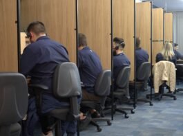 Inteligência artificial monitora chamadas de voz e mensagens
