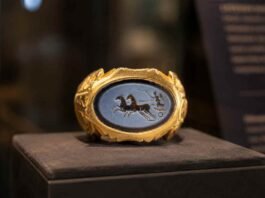 Caminhoneiro encontra anel romano raro com mais de 1.700 anos