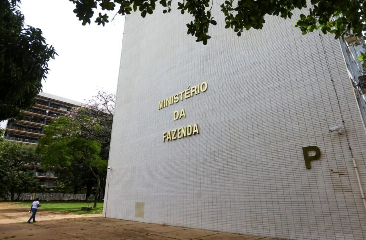 Contador de Goiânia explica como abrir empresas em 24h