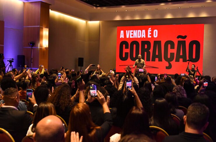 Empresas ampliam investimentos em treinamento de vendas