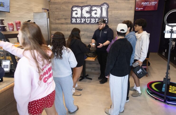 Brasileiros lideram expansão do açaí na Flórida