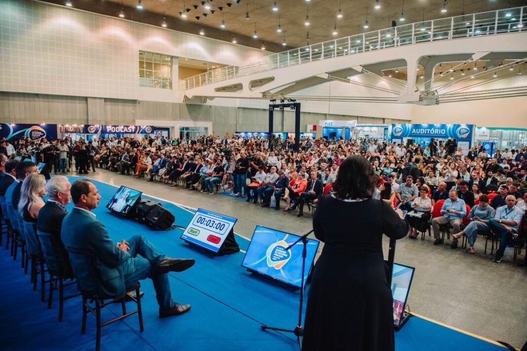 Seminário de Prefeitos discute a gestão pública no Brasil Seminário de Prefeitos discute a gestão pública no Brasil