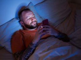 Quase 80% dos brasileiros dormem menos de 7h, mostra estudo