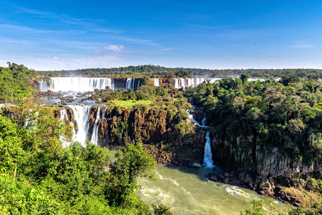 Turismo em expansão impulsiona hotelaria de Foz do Iguaçu Turismo em expansão impulsiona hotelaria de Foz do Iguaçu