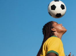 Cabeceios no futebol podem trazer risco de demência Cabeceios no futebol podem trazer risco de demência