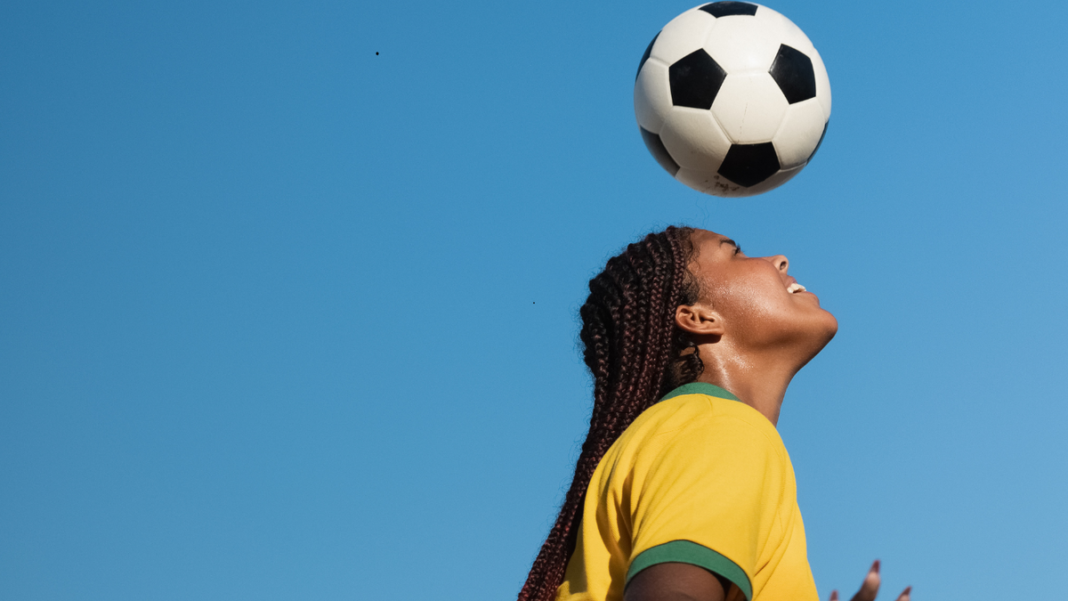 Cabeceios no futebol podem trazer risco de demência Cabeceios no futebol podem trazer risco de demência
