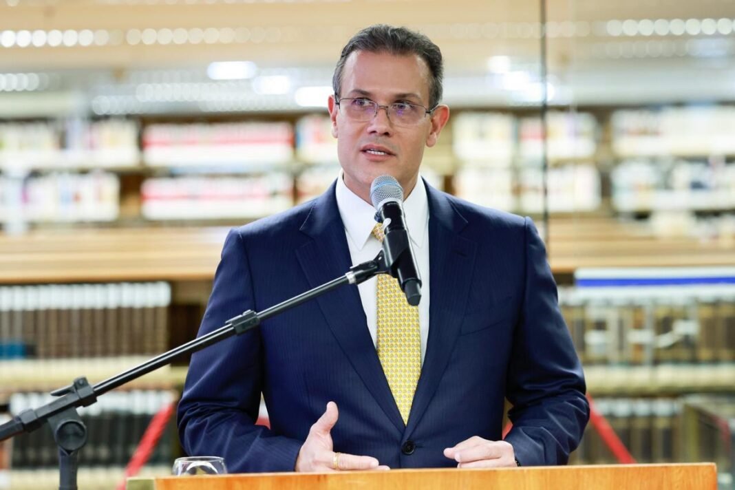 Manual orienta vítimas de fraudes bancárias no Brasil Manual orienta vítimas de fraudes bancárias no Brasil