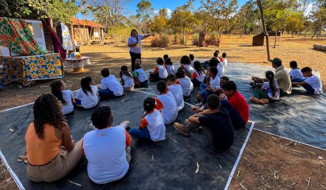 Paracatu envolve alunos da zona rural em projeto cultural Paracatu envolve alunos da zona rural em projeto cultural
