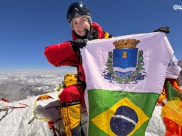 Olivia Bonfim escala Everest e Lhotse e entra no Guinness