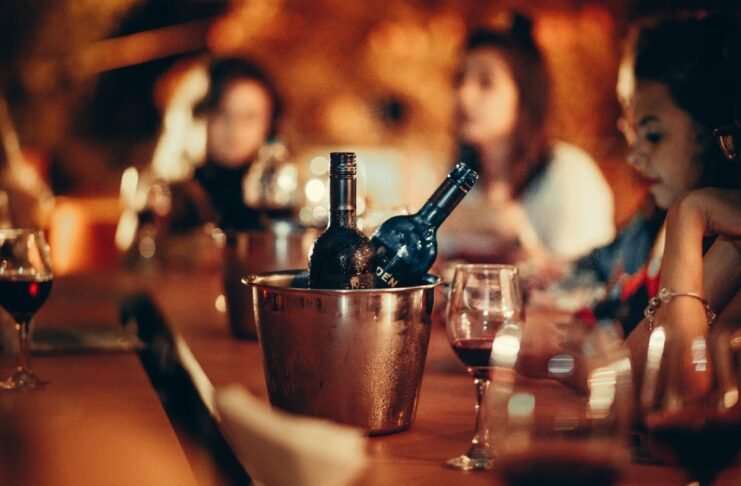 Inverno eleva demanda por vinhos e impulsiona vendas em bares