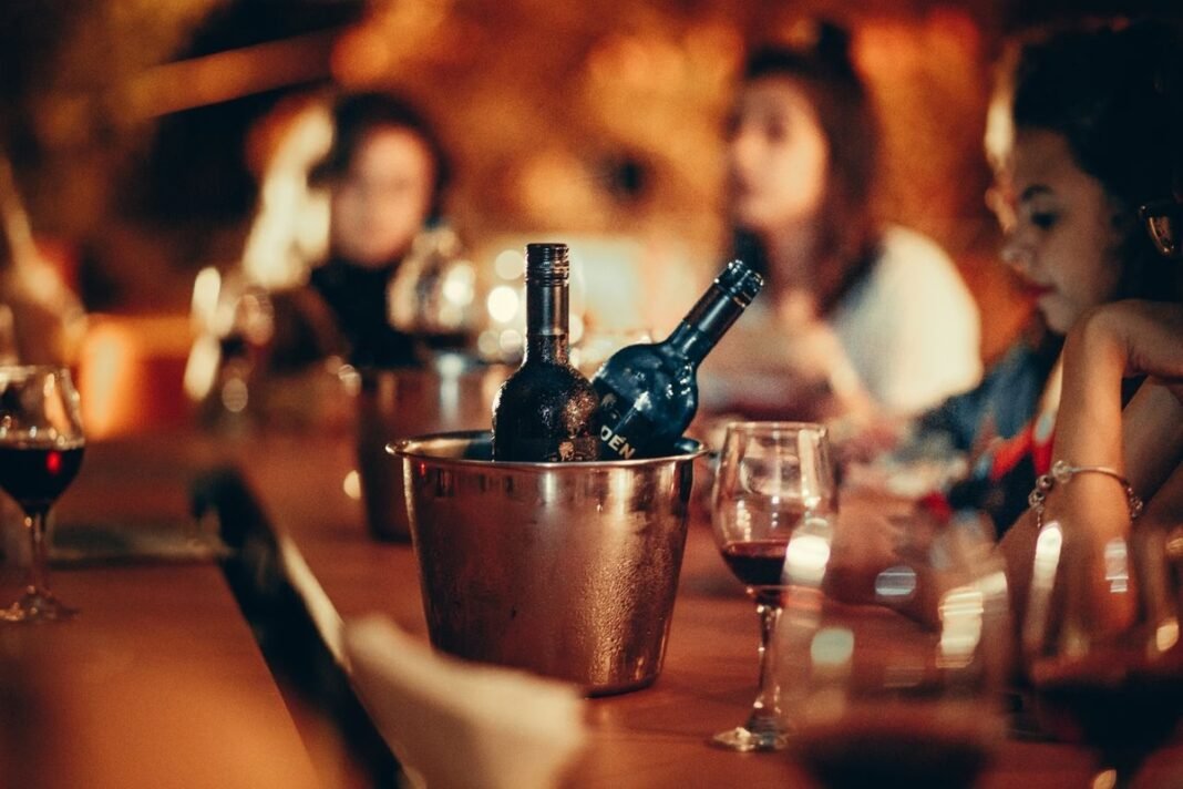 Inverno eleva demanda por vinhos e impulsiona vendas em bares Inverno eleva demanda por vinhos e impulsiona vendas em bares