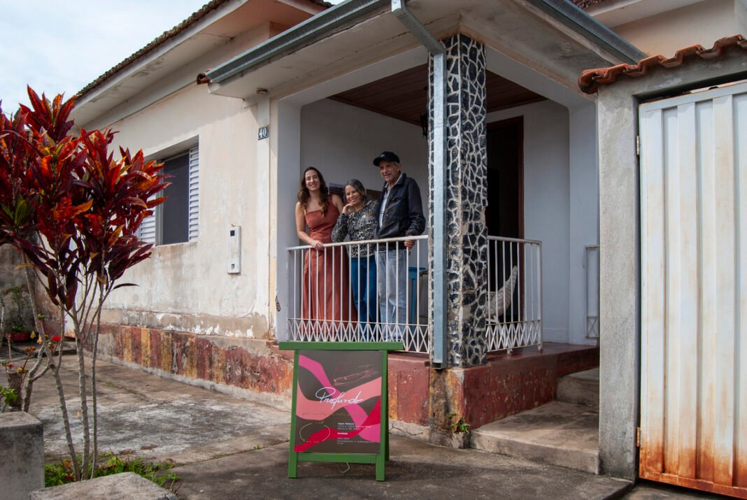 Moradores transformam cidade mineira com arte contemporânea Moradores transformam cidade mineira com arte contemporânea