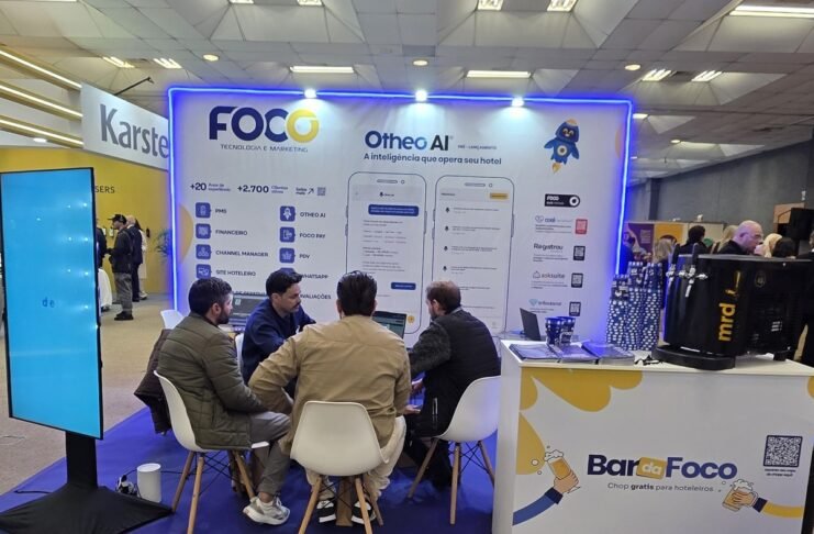 Robô-concierge com IA da Foco é destaque no Encatho 2026