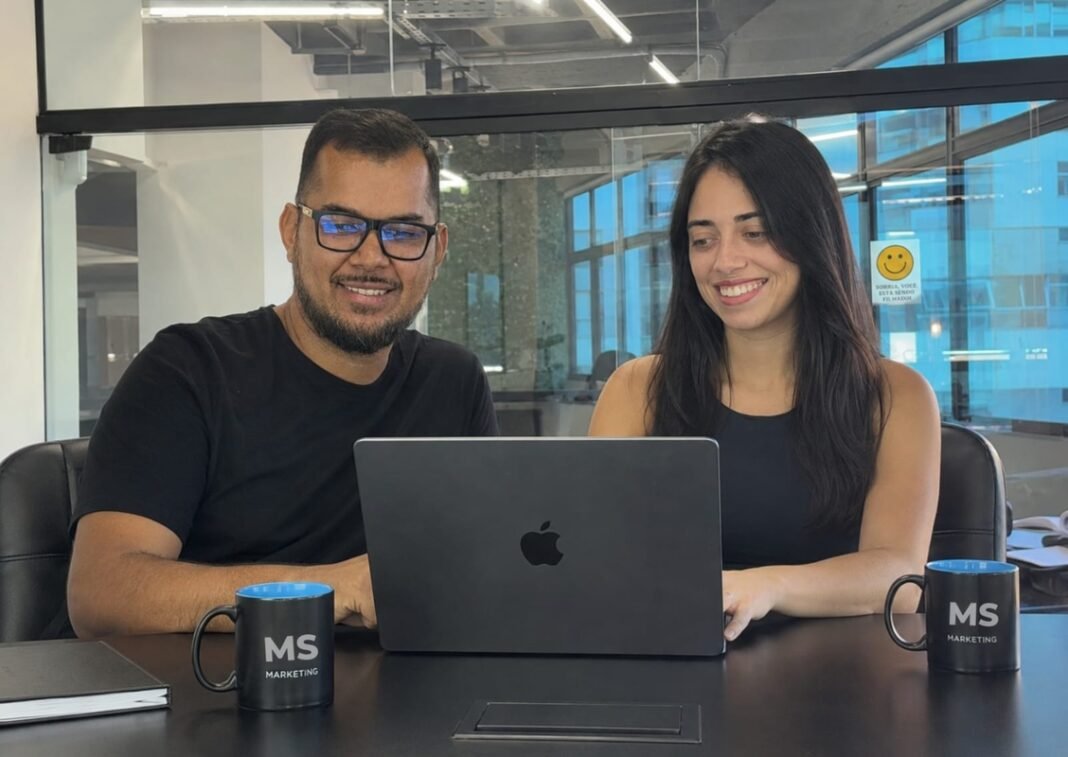 Casal cria estratégia digital para empresas venderem mais Casal cria estratégia digital para empresas venderem mais