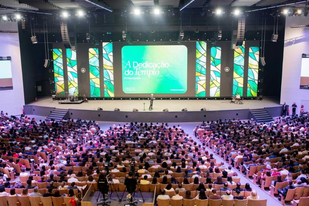 Tecnologia transforma a experiência da fé no Brasil Tecnologia transforma a experiência da fé no Brasil