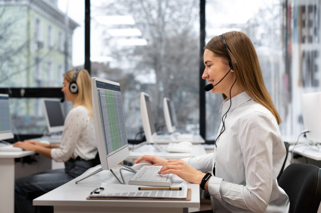 Canais digitais avançam, mas voz permanece relevante Canais digitais avançam, mas voz permanece relevante