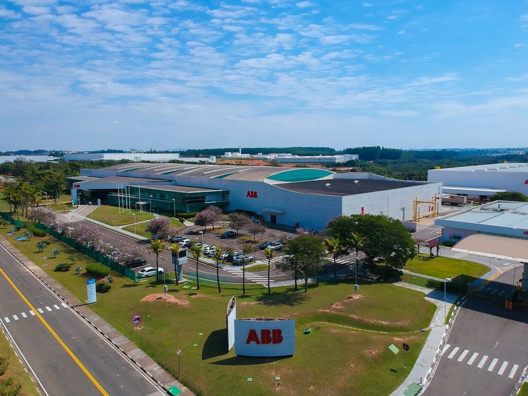 ABB reduz emissões e projeta meta net zero até 2050 ABB reduz emissões e projeta meta net zero até 2050