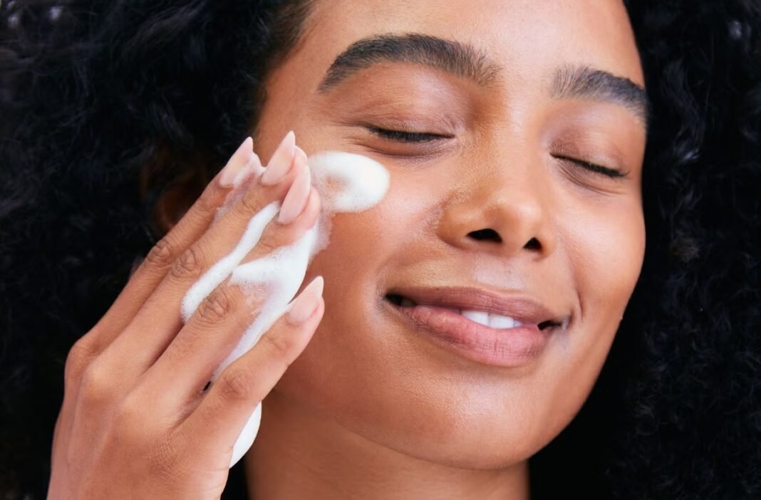 Como preparar a pele para a maquiagem durar em festivais? Como preparar a pele para a maquiagem durar em festivais?